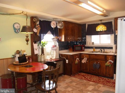 35 Fairview Ave, Lansdale PA 19446-2639 exterior