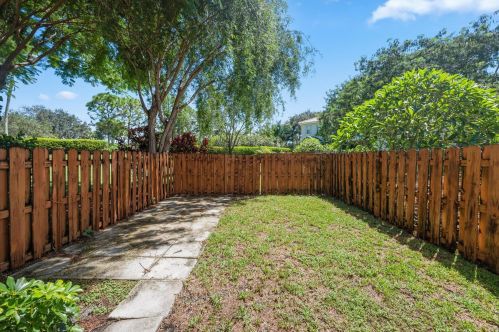 8084 Briantea Dr, Boynton Beach FL  33472-2745 exterior