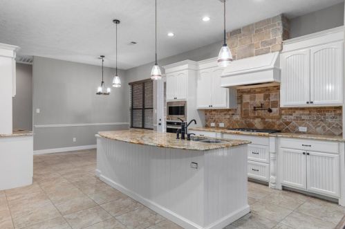 511 County Road 6510, Mont Belvieu TX  exterior