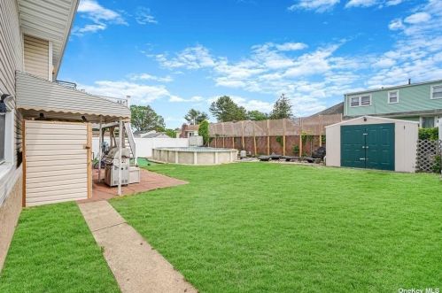 452 Outlook Ave, Babylon NY  11704-4312 exterior