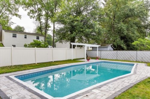 124 Camden Rd, Parsippany NJ  07054-3107 exterior