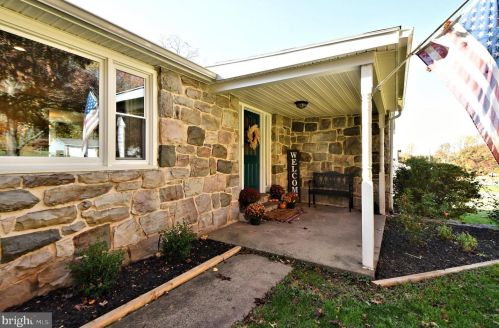 1472 Timberline Dr, Pottstown PA  19465-7234 exterior
