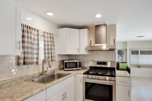 70 Santa Monica St, Palm Springs CA  92264-5257 exterior