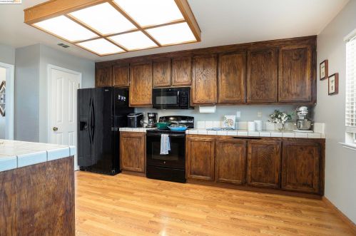 5339 Lakespring Dr, Oakley CA  94561-3142 exterior