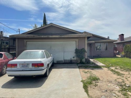 419 7th St, Greenfield, CA 93927-4902