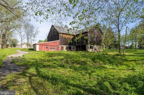 1704 Dreshertown Rd, Dresher PA  19025-1303 exterior