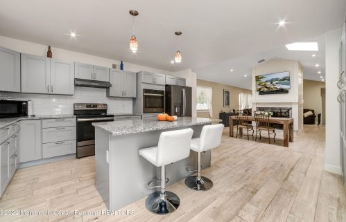 13 Pelican Dr, Berkeley Township NJ 08721-1654 exterior