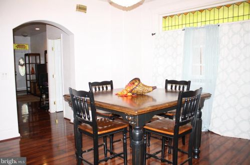 2344 Derry St, Harrisburg PA 17111-2616 exterior