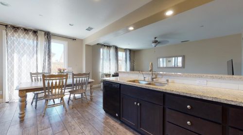 2479 Mountainside Dr, Los Banos CA  93635-8825 exterior