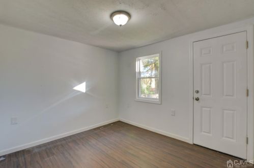 77 Lockwood Ave, Woodbridge NJ  07095-3615 exterior