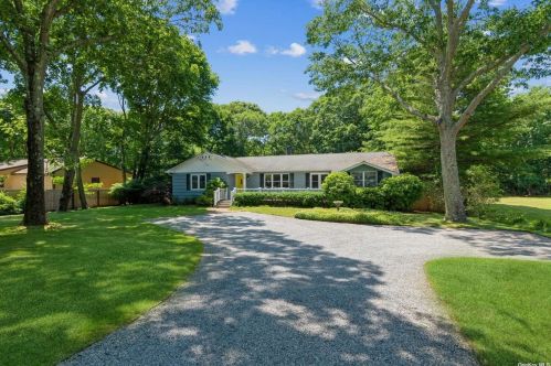 59 Oak St, West Hampton Beach, NY 11978-2019