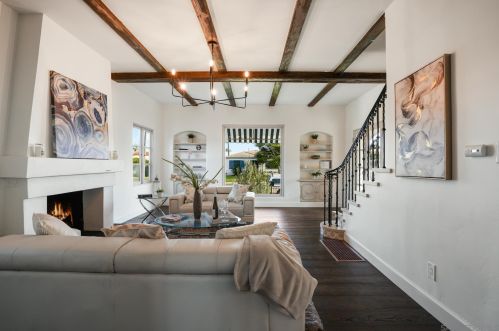 2824 Chatsworth Blvd, San Diego CA  92106-1462 exterior