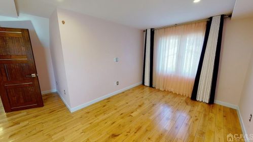 33 Berkshire Rd, Old Bridge NJ  08857-1601 exterior