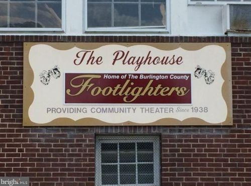 448 Willow Dr, Riverton NJ  08077-3420 exterior