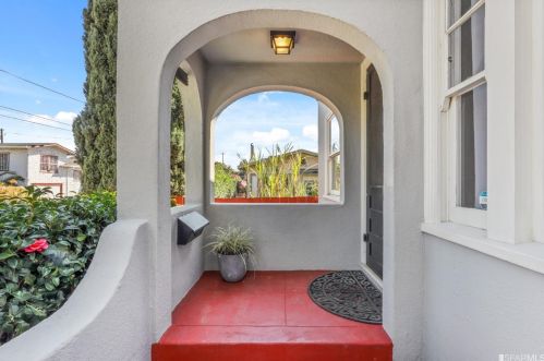 3061 Dakota St, Oakland CA 94602-3801 exterior