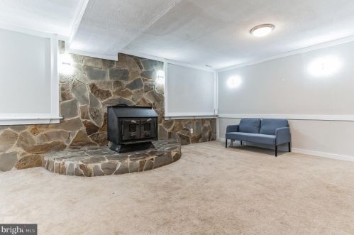 13732 Moccasin Ct, Woodbridge VA  22193-4422 exterior