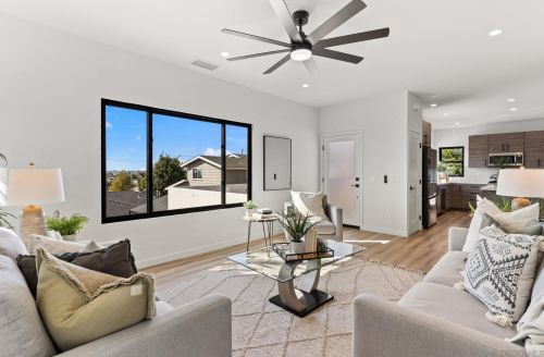 1855 Frankfort St, San Diego CA  92110-3514 exterior