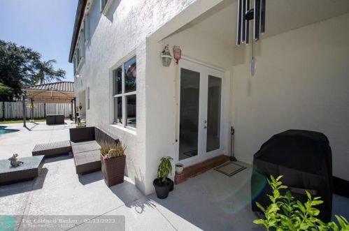 3511 145th Ave, Hollywood FL  33027-3726 exterior