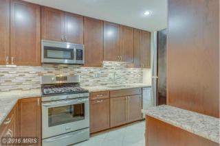 10043 Oakton Terrace Rd, Vienna, VA 22124-2938