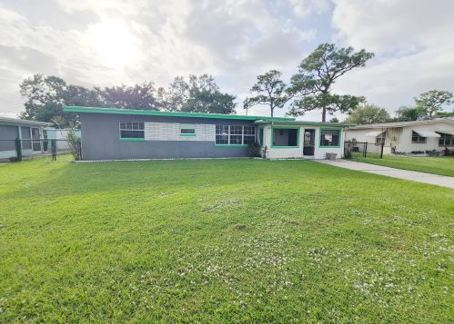 120 Entrada Ave, Fort Pierce, FL 34952-1402