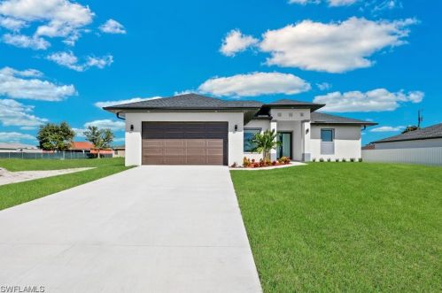 2801 4th Pl, Cape Coral, FL 33909-8809