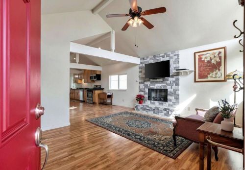 5061 Oak Park Way, Santa Rosa, CA 95409-3642
