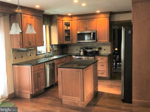 1331 Westminster Dr, Downingtown PA  19335-3652 exterior