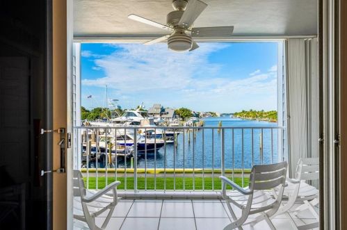 2135 Windward Way, Vero Beach, FL 32963-3018