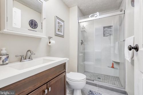 10902 Barton Hill Ct, Herndon VA  20191-5000 exterior