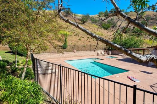 26020 Alizia Canyon Dr, Calabasas CA  91302-3427 exterior