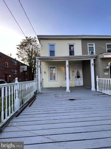 8022 Jackson St, Philadelphia, PA 19136-2747