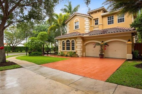 12704 51st Ct, Hollywood, FL 33027-5802