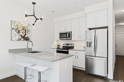 11 Burling Ln, New Rochelle, NY 10801-5612