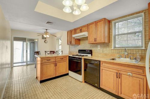 18 Cloister Ct, Old Bridge NJ  08857-3205 exterior