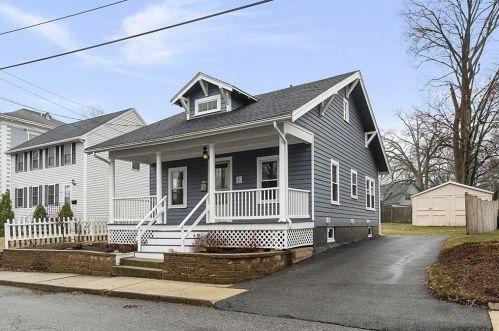 30 Prospect St, Amesbury, MA 01913-1616