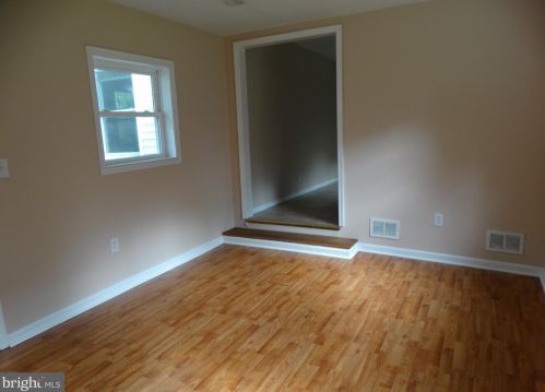 834 Hughes Dr, Trenton NJ  08690-1208 exterior