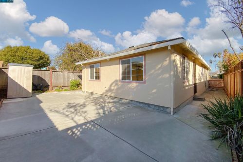 825 4th Ave, San Bruno CA  94066-3214 exterior