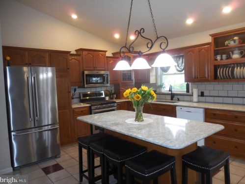 1114 Hunters Chase Ln, Lebanon PA  17046-1575 exterior