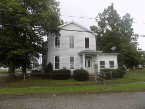 104 1 St, Waterford PA  16441-9707 exterior
