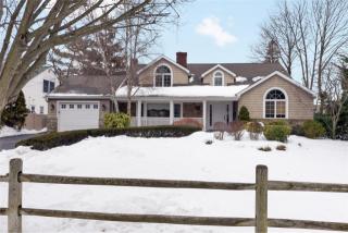111 Palmyra Ave, Woodsburgh, NY 11598-1324
