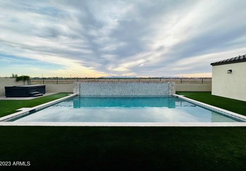6896 Portland Ave, Gilbert, AZ 85298