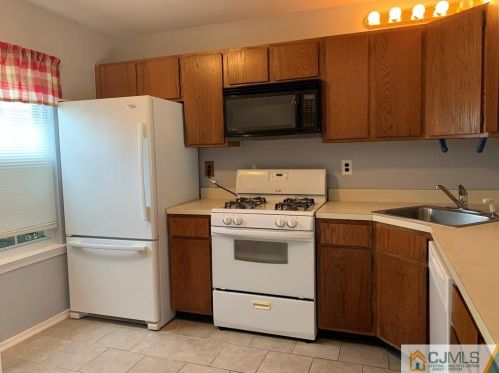 311 Mcdowell Dr, East Brunswick NJ  08816-4085 exterior