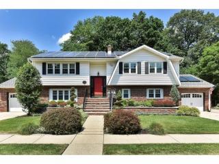 14 Glen Ct, Westwood, NJ 07675-1911