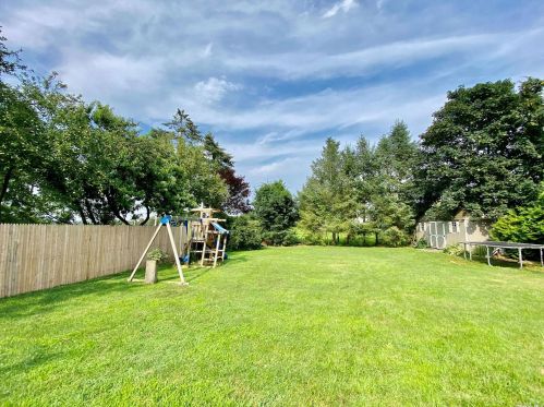 4000 Youngs Ave, Southold, NY 11971-2304