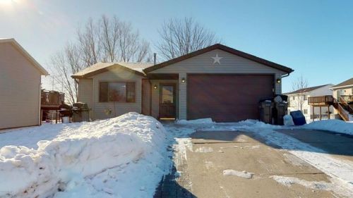 916 3rd St, Byron, MN 55920-1279