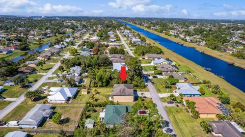 866 Abingdon Ave, Fort Pierce FL  34953-2861 exterior