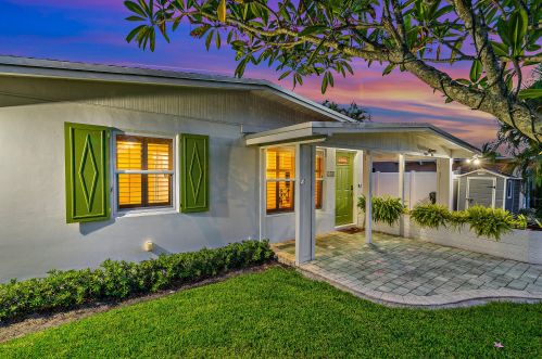 250 10th St, Delray Beach FL  33444-4048 exterior
