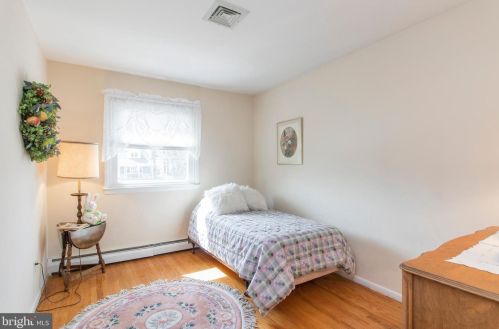 1640 Cavan Dr, Dresher PA  19025-1210 exterior