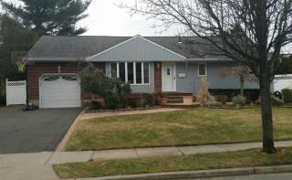 16 Sherman Dr, Syosset, NY 11791-3521