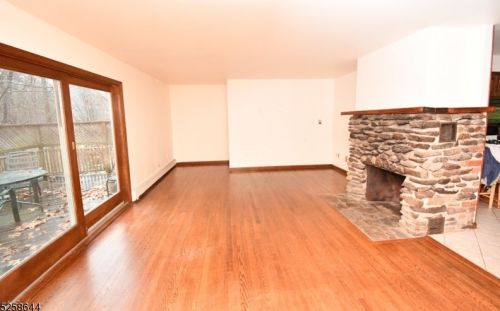 77 Cooper Rd, Parsippany NJ  07834-3420 exterior